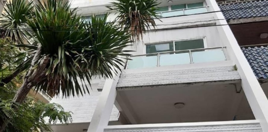 Townhouse in Watthana, Bangkok, Thailand 6 bedrooms № 244922