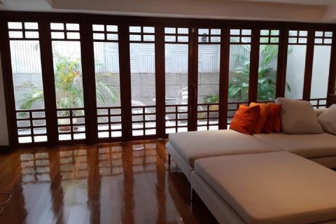 Townhouse in Watthana, Bangkok, Thailand 6 bedrooms № 244922 - photo 3