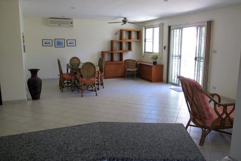 Casa de 2 dormitorios en Pattaya, Tailandia № 243064 - foto 6