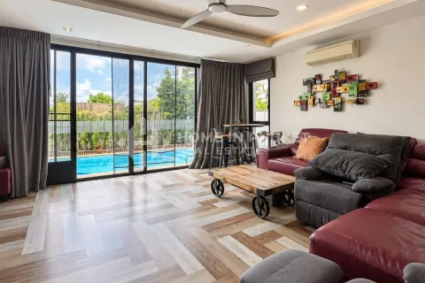 House in Phuket, Thailand 4 bedrooms № 241847