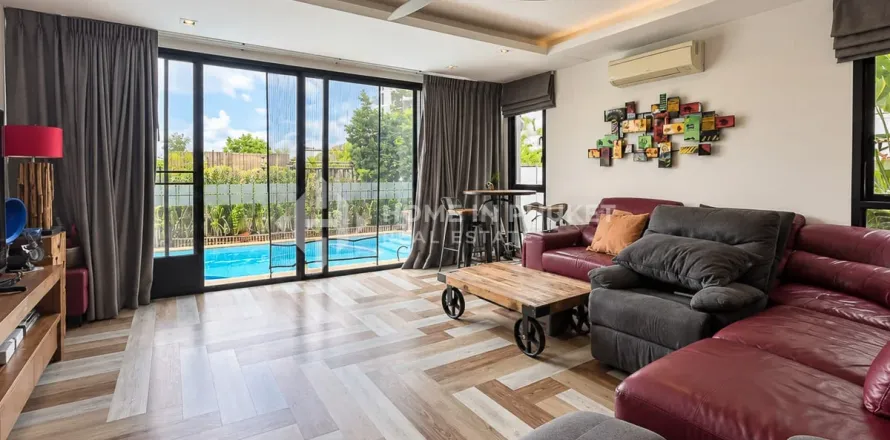 House in Phuket, Thailand 4 bedrooms № 241847