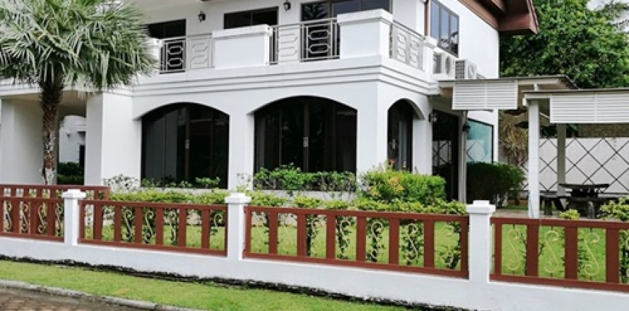 Casa de 3 dormitorios en Pattaya, Tailandia № 243142