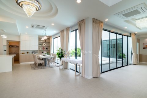 House in Pattaya, Thailand 4 bedrooms № 255098 - photo 11