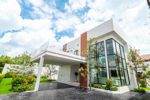 House in Pattaya, Thailand 4 bedrooms № 255098 - photo 2
