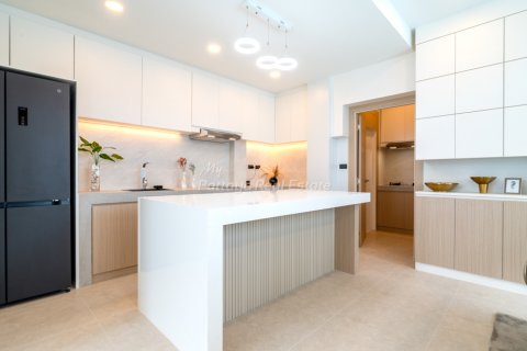 House in Pattaya, Thailand 4 bedrooms № 255098 - photo 13