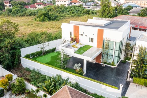 House in Pattaya, Thailand 4 bedrooms № 255098