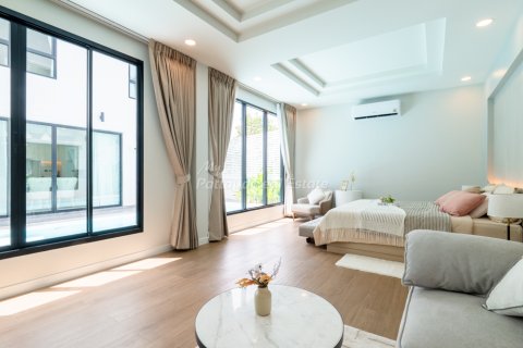 House in Pattaya, Thailand 4 bedrooms № 255098 - photo 20
