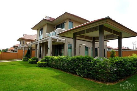 Casa de 4 dormitorios en Pattaya, Tailandia № 243137 - foto 1
