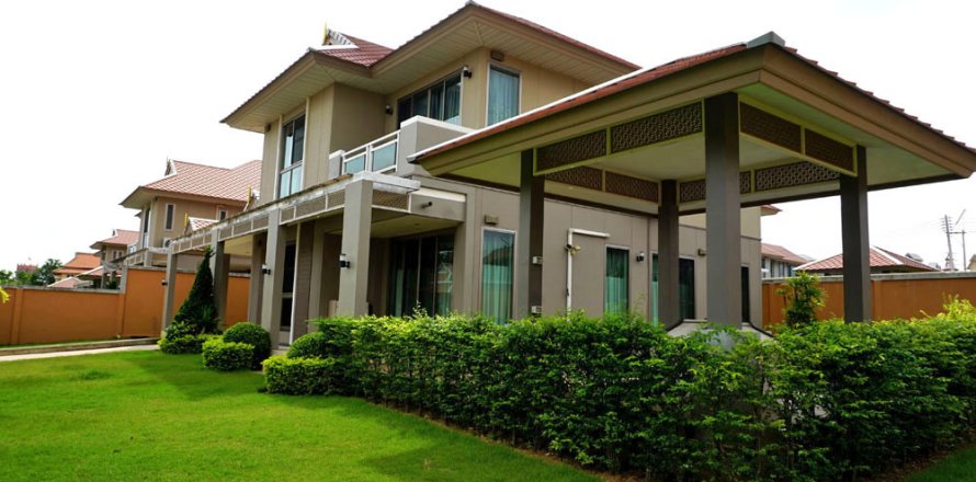 Casa de 4 dormitorios en Pattaya, Tailandia № 243137