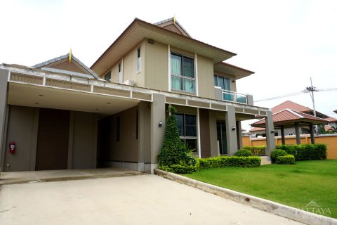 Casa de 4 dormitorios en Pattaya, Tailandia № 243137 - foto 2