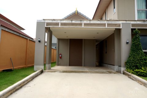 Casa de 4 dormitorios en Pattaya, Tailandia № 243137 - foto 3
