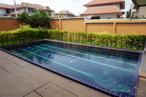 Casa de 4 dormitorios en Pattaya, Tailandia № 243137 - foto 5