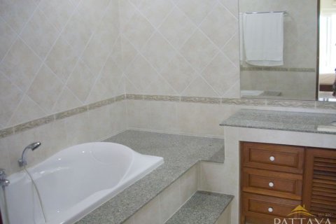 Condo on Jomtien Beach, Pattaya, Thailand, 2 bedrooms  № 242435 - photo 3