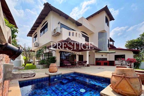 Casa de 3 dormitorios en Pattaya, Tailandia № 250176