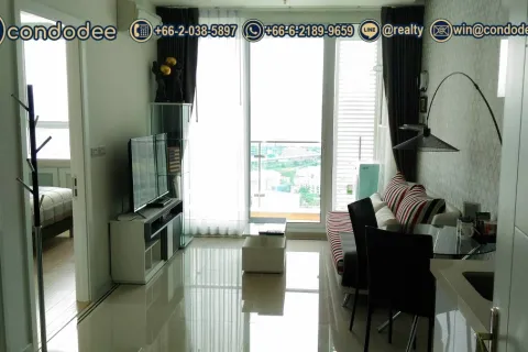 Condominio de 1 dormitorio en Ratchathewi, Bangkok, Tailandia № 244876 - foto 1