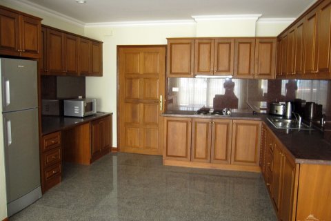 Condo on Jomtien Beach, Pattaya, Thailand, 2 bedrooms № 242668 - photo 3
