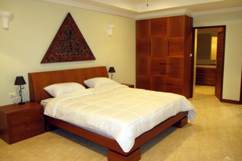 Condo on Jomtien Beach, Pattaya, Thailand, 2 bedrooms № 242668 - photo 8