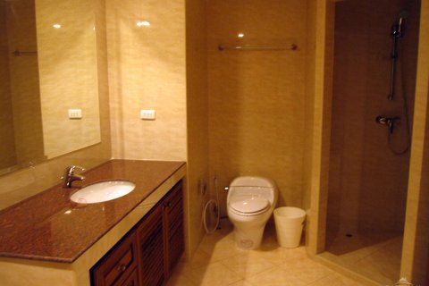 Condo on Jomtien Beach, Pattaya, Thailand, 2 bedrooms № 242668 - photo 12