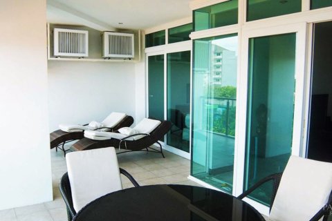 Condominio de 2 dormitorios en Pattaya, Tailandia № 242245