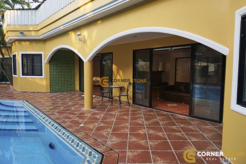 Estudio en Chonburi, Tailandia № 243654