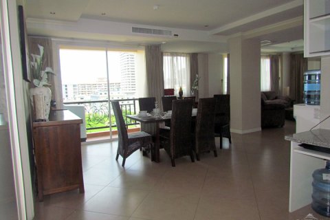 Condominio de 2 dormitorios en Pattaya, Tailandia № 242203
