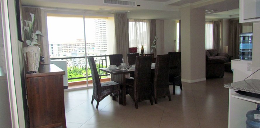 Condominio de 2 dormitorios en Pattaya, Tailandia № 242203