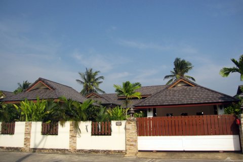 Casa de 3 dormitorios en Pattaya, Tailandia № 243311