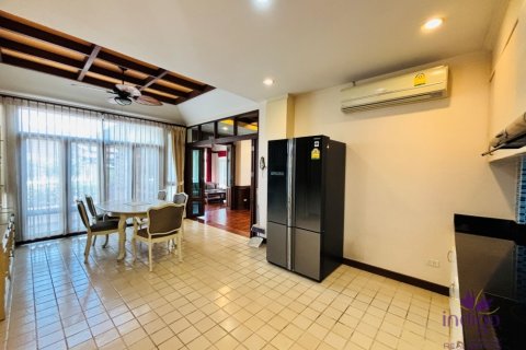 Haus in Hang Dong, Thailand 6 Schlafzimmer № 250910 - Foto 10