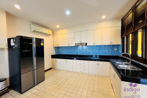 Haus in Hang Dong, Thailand 6 Schlafzimmer № 250910 - Foto 9