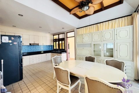 Haus in Hang Dong, Thailand 6 Schlafzimmer № 250910 - Foto 8