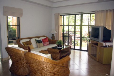 Casa de 3 dormitorios en Pattaya, Tailandia № 243292