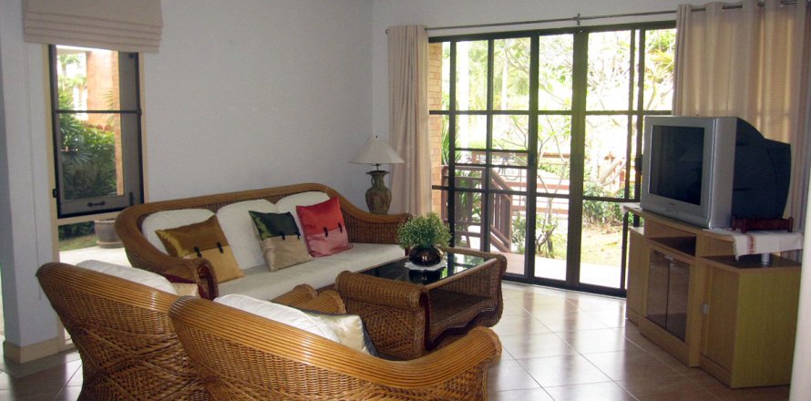 Casa de 3 dormitorios en Pattaya, Tailandia № 243292
