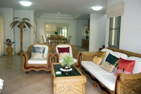 Casa de 3 dormitorios en Pattaya, Tailandia № 243292 - foto 3