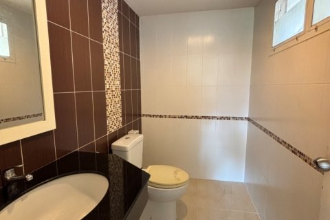 Haus in San Sai, Thailand 4 Schlafzimmer № 250909 - Foto 15