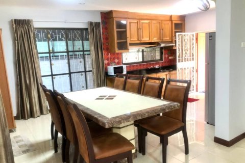 Casa de 3 dormitorios en Pattaya, Tailandia № 243204 - foto 13