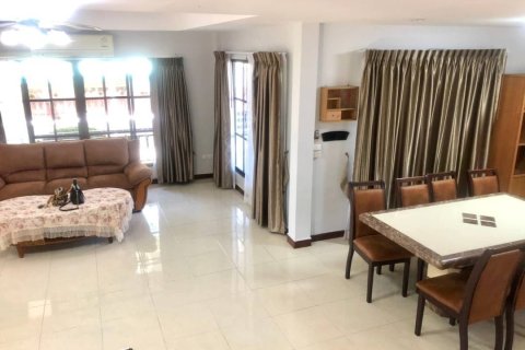 Casa de 3 dormitorios en Pattaya, Tailandia № 243204 - foto 9