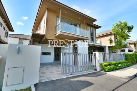 Casa de 4 dormitorios en Pattaya, Tailandia № 250470