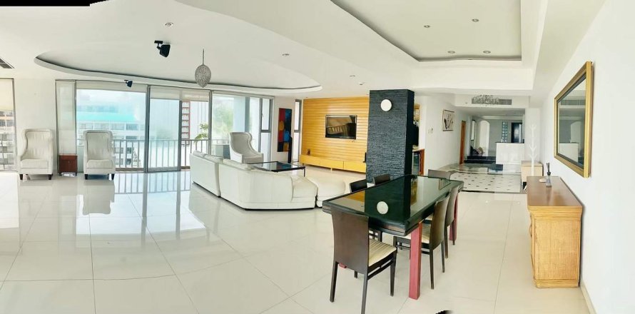 Condo on Jomtien Beach, Pattaya, Thailand, 4 bedrooms № 242567