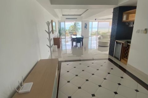 Condo on Jomtien Beach, Pattaya, Thailand, 4 bedrooms № 242567 - photo 6