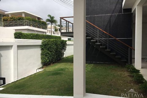 Casa de 4 dormitorios en Pattaya, Tailandia № 243131 - foto 4