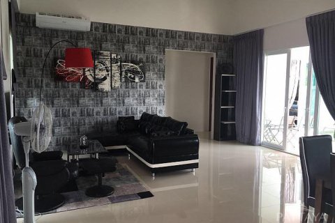 Casa de 4 dormitorios en Pattaya, Tailandia № 243131 - foto 5