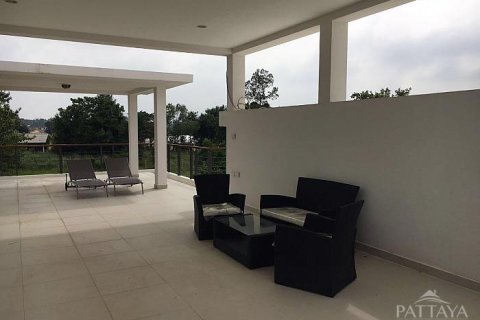 Casa de 4 dormitorios en Pattaya, Tailandia № 243131 - foto 3