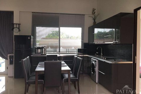 Casa de 4 dormitorios en Pattaya, Tailandia № 243131 - foto 11