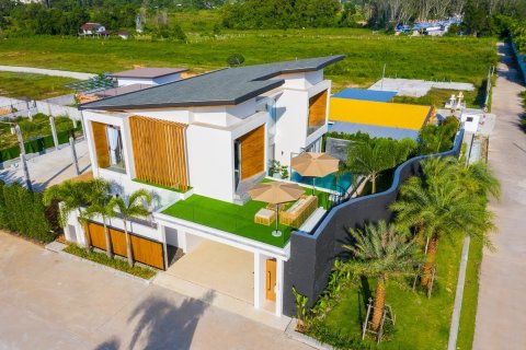 Casa de 3 dormitorios en Bang Tao, Tailandia № 102918 - foto 30