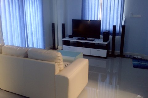 Casa de 3 dormitorios en Pattaya, Tailandia № 243313 - foto 12
