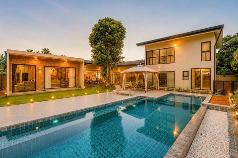 Chalet de 5 dormitorios en Chiang Mai, Tailandia № 250828