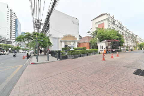Adosado de 4 dormitorios en Bangkok, Tailandia № 190473 - foto 6