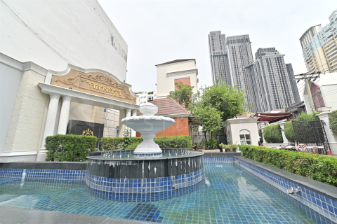 Adosado de 4 dormitorios en Bangkok, Tailandia № 190473 - foto 9