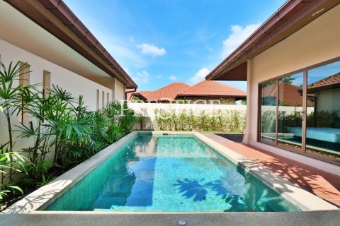 Casa de 3 dormitorios en Pattaya, Tailandia № 250590