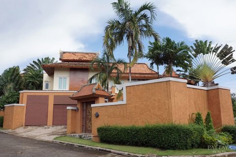 Casa de 3 dormitorios en Pattaya, Tailandia № 243136